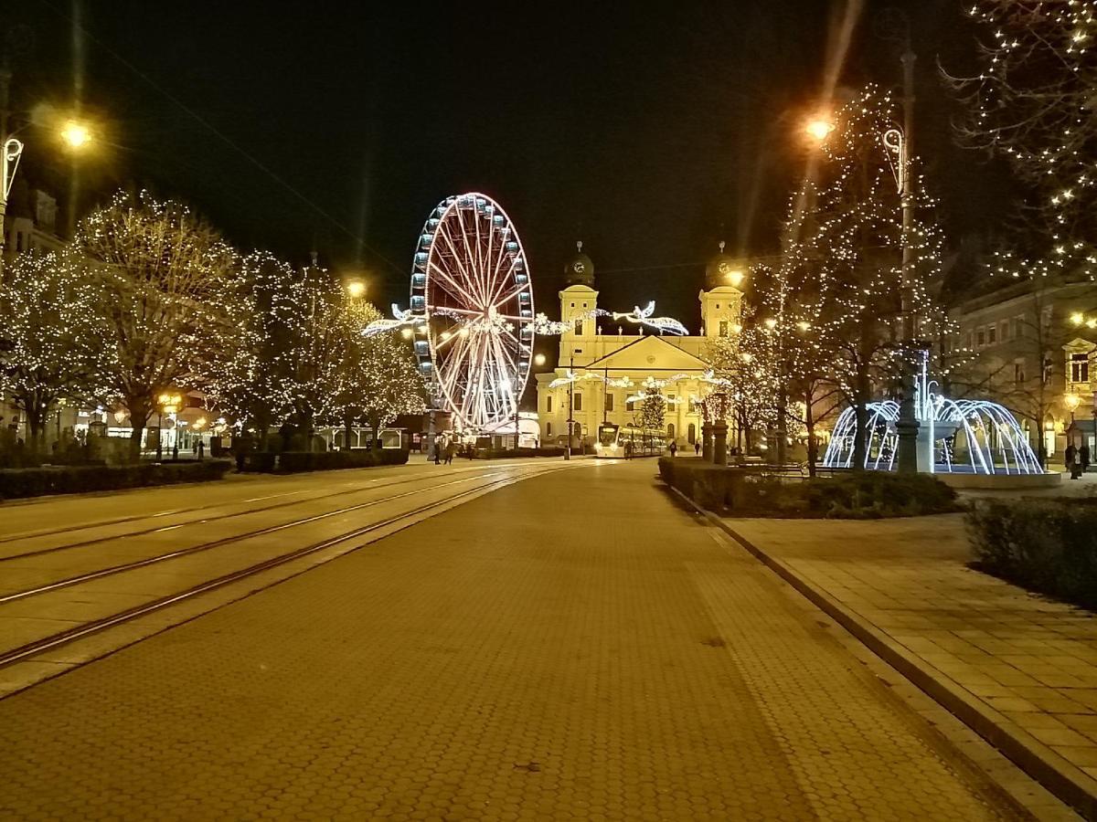 Green Island In The Downtown With Free Parking Debrecen Exteriör bild